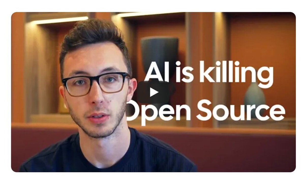 alexsoyes's tweet photo. https://t.co/DBF9s1OP2X ferme son code source après 5 ans d'open source. Raison : l'IA scanne les repos publics et expose les vulnérabilités à grande échelle.

Une version MIT, https://t.co/JcnXagA2Cw, reste dispo pour les devs. Le code prod diverge déjà.

https://t.co/1QuB63eU7F https://t.co/vODB4NYQB4