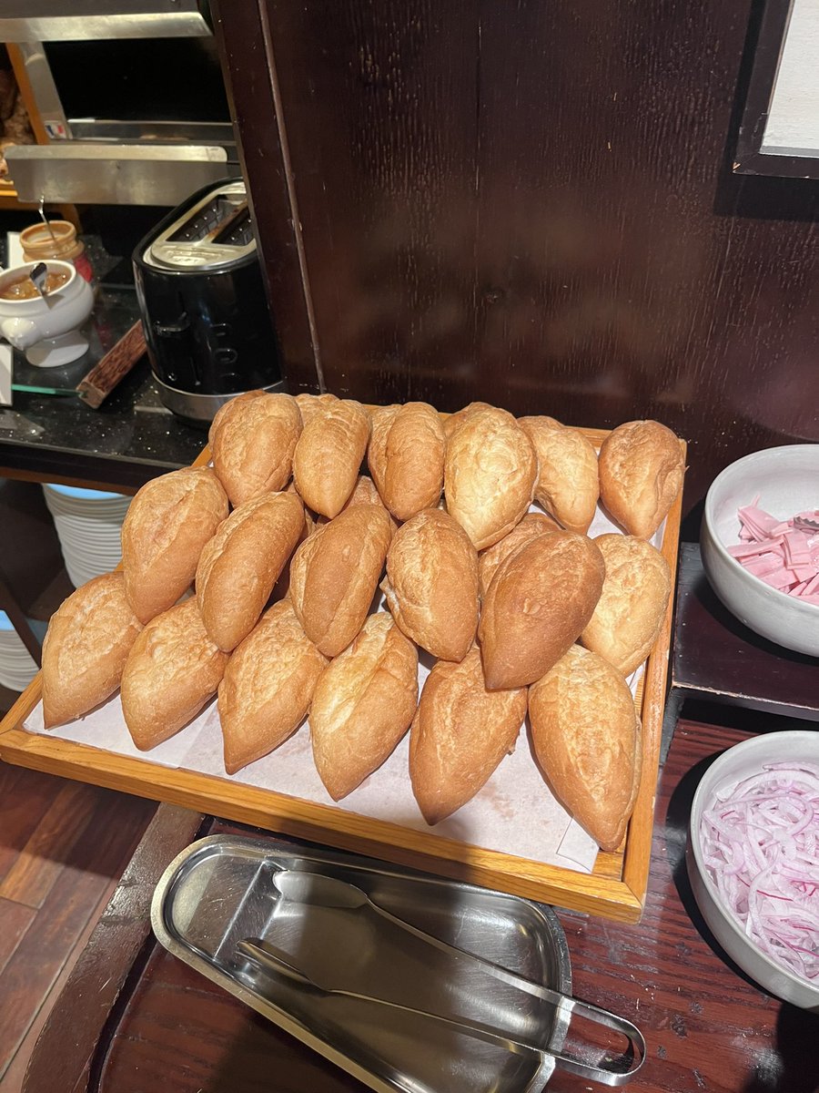 moribungk's tweet photo. 朝はバインミーと牛肉フォー！ https://t.co/smGSh7NLpf