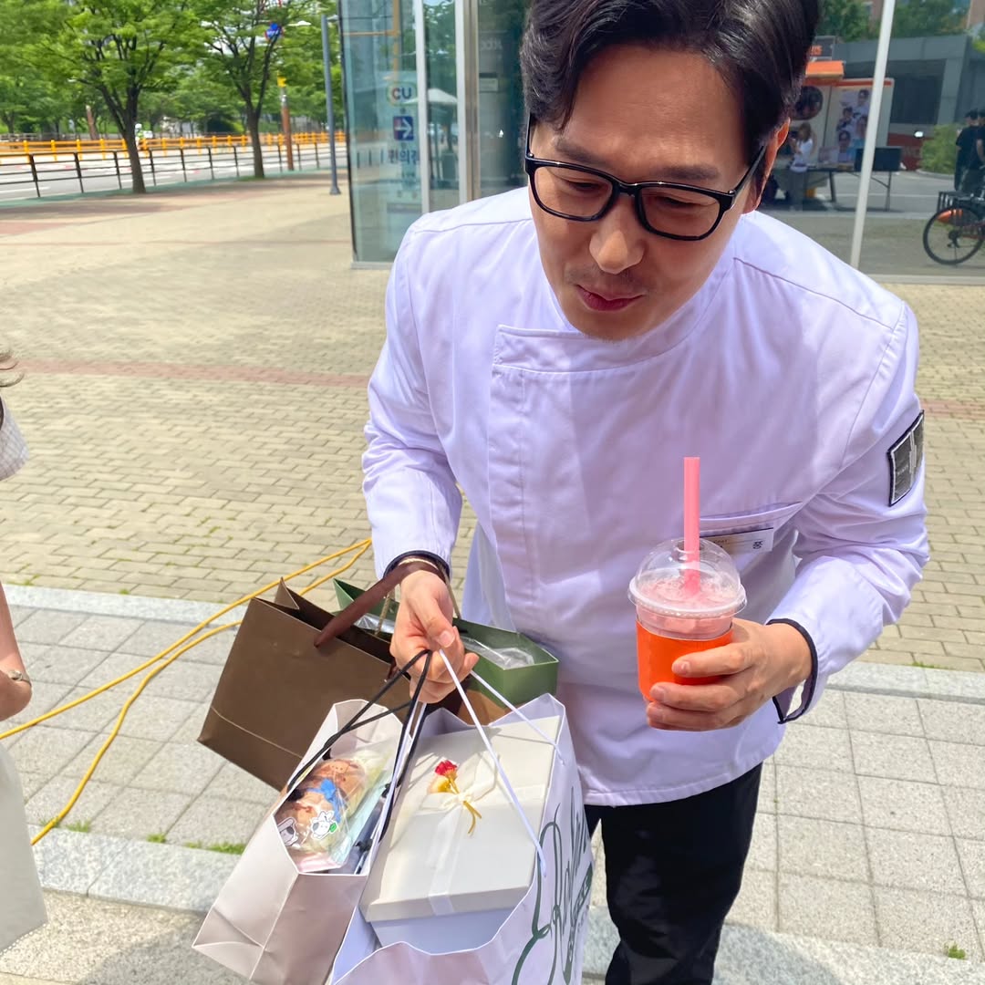 kushi1912's tweet photo. 대체 누가 사랑이 눈에 안보인다 했어 https://t.co/MiqJ7yjuId