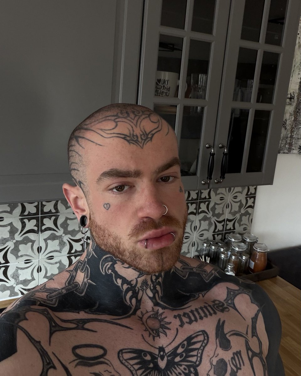 Bakixxdead's tweet photo. accidentally became your favorite post https://t.co/JOKzcKARnF