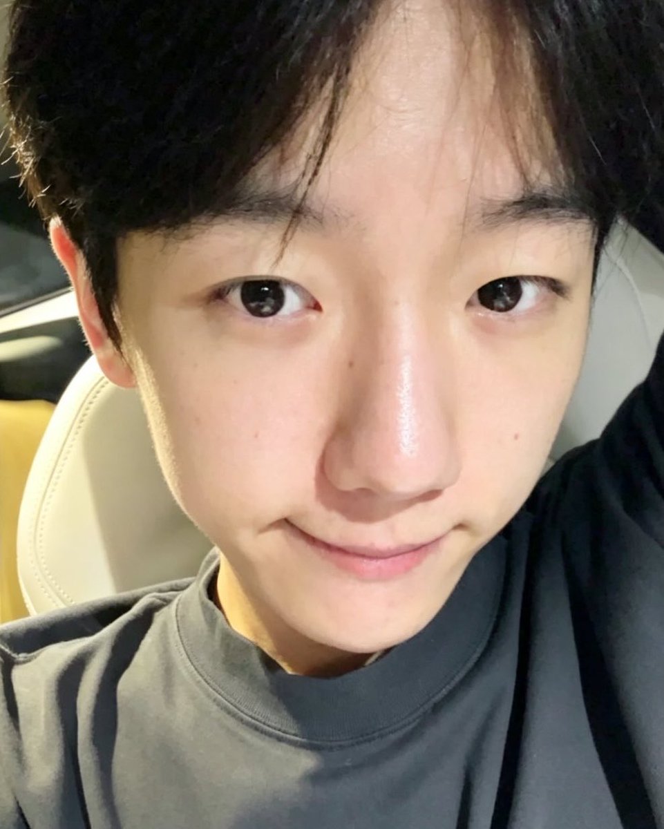 bbbhyunn's tweet photo. ต้องโดนเติมสักฟอดสองฟอดเน้อ 💘 https://t.co/43UkVaSq2U