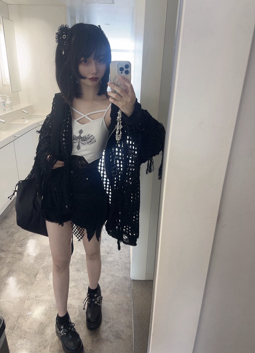 リャ tweet media