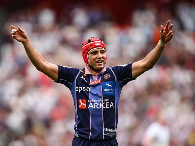 catourneovale's tweet photo. Yannick Bru : "On est passé d'un LBB ultra talentueux à un LBB efficace sur la zone de ruck, qui travaille au sol et gagne ses duels aériens. Il va très vite, il est intelligent, il est beau gosse, il est diplômé, il a un double projet... il va finir ministre des Sports !"
#UBB https://t.co/tTBWFVOs1F