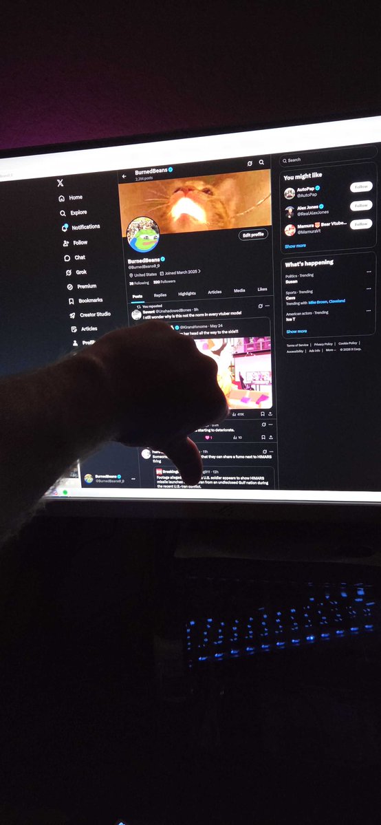 BurnedBeans tweet media