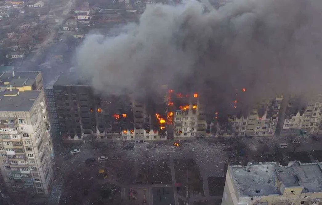 RouxClaude12's tweet photo. @liderfiscal @sashameetsrus Salauds d'Ukrainiens qui détruisent des villes et tuent des civils. https://t.co/x2u4tTDczs