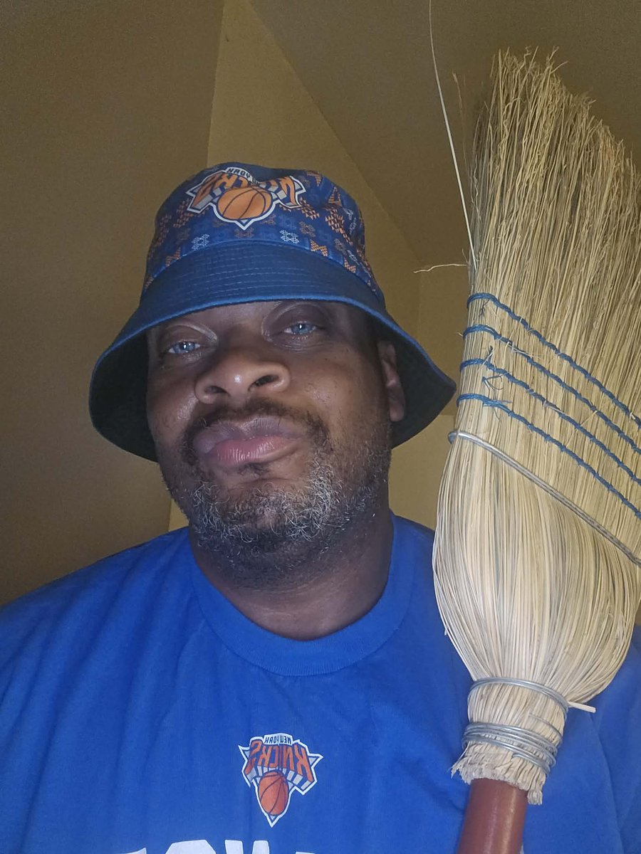 AdonisBishop's tweet photo. I mean 2 times tho.....
#knicks #nyknicks #newyorkknicks https://t.co/D22UeW4CMX