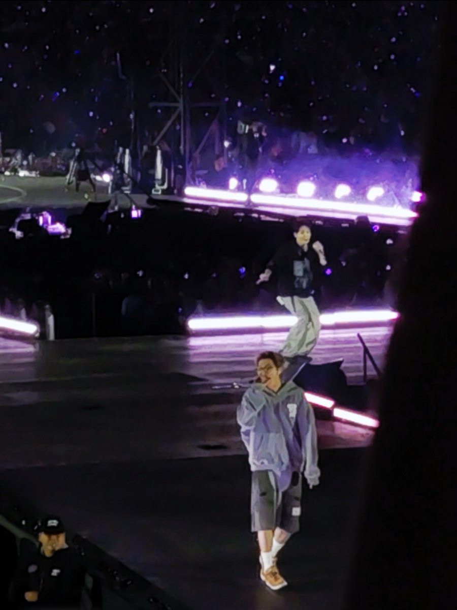 CelesteBAlvarez's tweet photo. Sigo sin poder creer que son reales y no producto de mi imaginación 😭♥️
#BTSinElPaso @bts_bighit @BTS_twt #Arirang2026 https://t.co/MinGb1PXeR