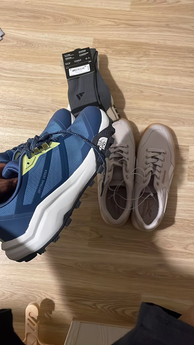 kakdenn's tweet photo. udah dapet sepatu gunungnya, tinggal cari partner ke gunungnya aja nih yang belum. anyone? https://t.co/8YE0HrEY4K