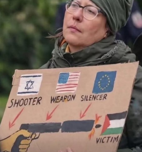 FabGiagnoni's tweet photo. Il disegnino è pronto, se non capite manco ora, il problema è SOLO vostro.
#israhell #FUCKtheUSA thru #ValoriEuropei™ #genocide #PalestinaWillBeFree https://t.co/xCKK6UO5RH