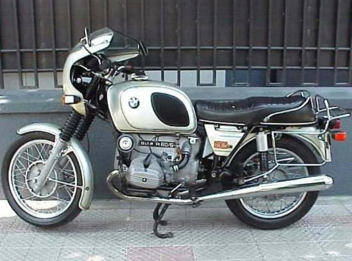 rcvonb's tweet photo. „Früher war mehr Lametta“  Loriot...
#BMWmotorrad
#BMWmotorcycle https://t.co/6mCevDn53M