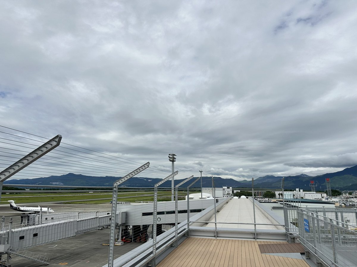 BORDERLESS11's tweet photo. くまモン空港〜( ´Д`)y━･〜 https://t.co/eDzKn5gGhS