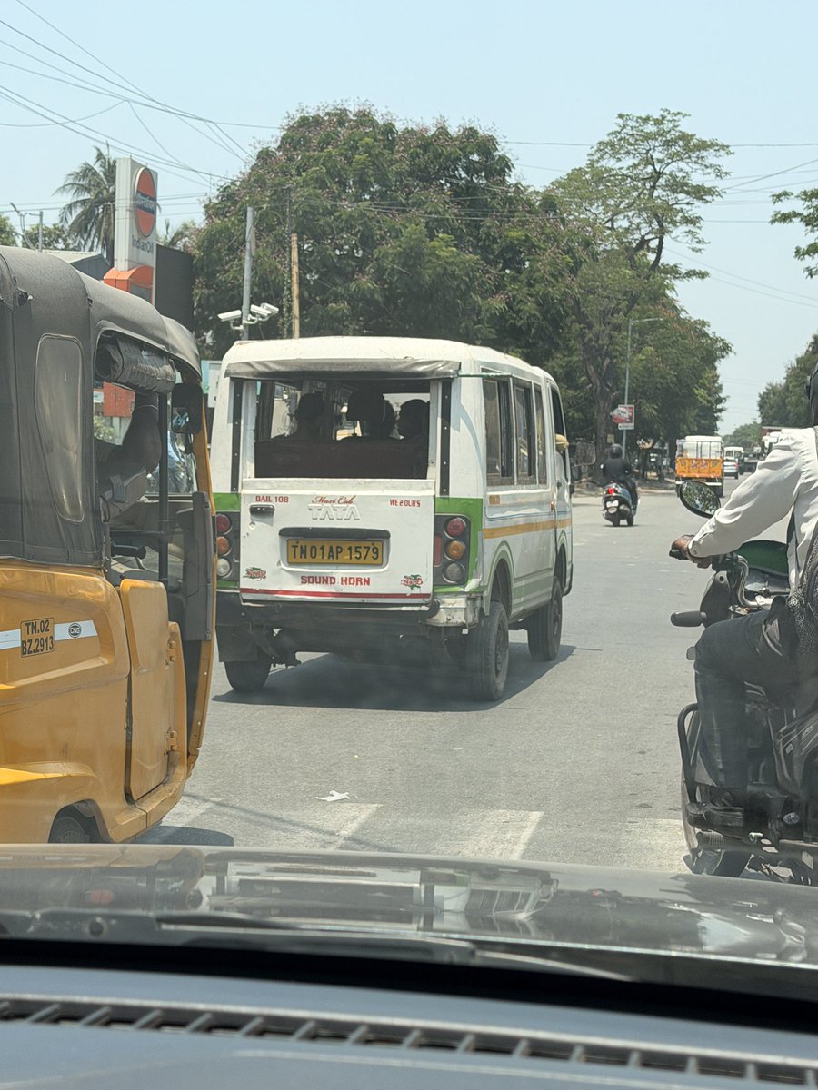 RahulPWTL's tweet photo. Despite clear signal markings, many motorists continue crossing the stop line at heavy traffic junctions, causing major congestion and inconvenience for vehicles moving on the other side. Such lack of basic traffic discipline creates unnecessary traffic jams and risks public safety.

Requesting immediate strict action and penalties against such violators to ensure smoother traffic movement and better road discipline. @ChennaiTraffic @chennaipolice_