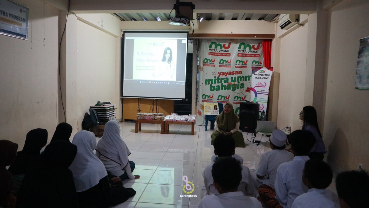 _saranghaeu's tweet photo. Tak hanya berbagi bantuan, adik-adik juga belajar tentang Pola Hidup Bersih dan Sehat dengan penuh semangat. 

Terima kasih teman-teman &amp; seluruh Uaena yang sudah menjadi bagian dari kebaikan ini 💜

#IU #아이유 #IUAENA https://t.co/36FSxVOTyL