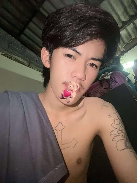 กร กร tweet media
