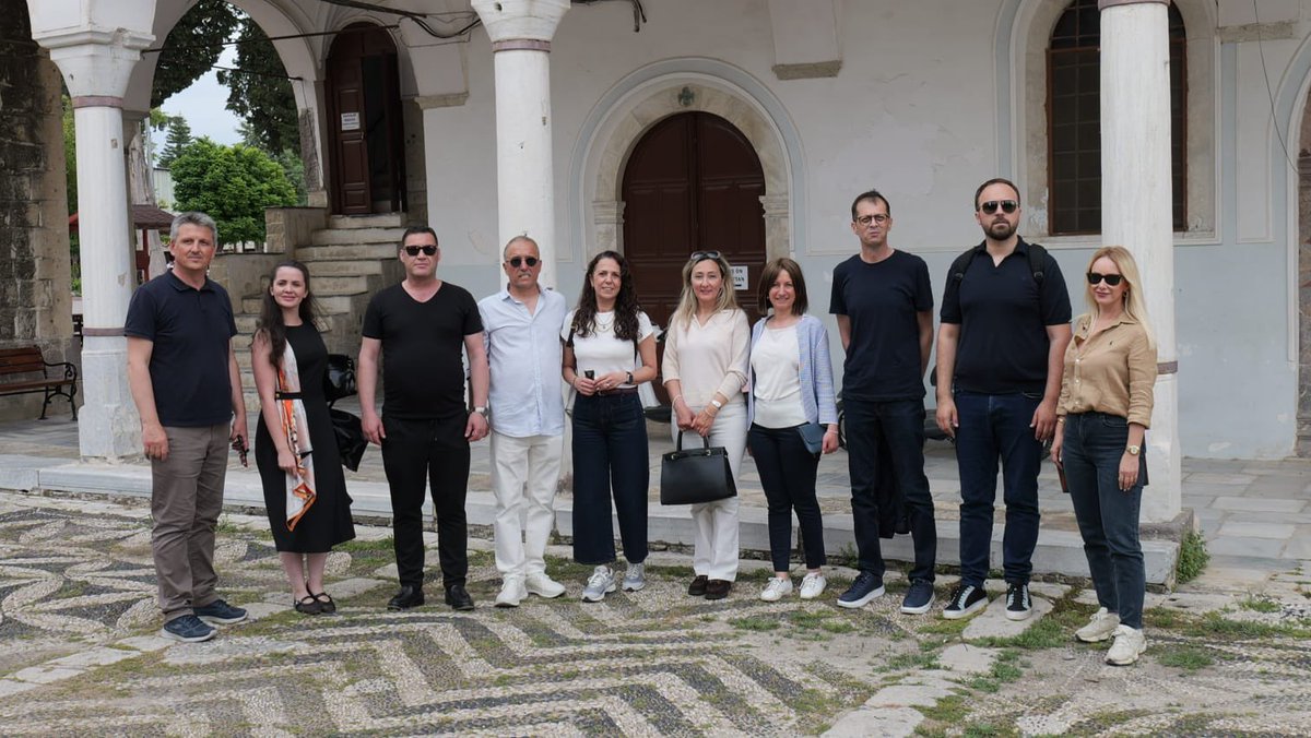 SeadSahman's tweet photo. Druženje sa našim ljudima u dijaspori uvijek probudi posebne emocije, osjećaj pripadnosti, bliskosti i poštovanja prema korijenima koje vrijeme nije izbrisalo.

Susreti u Alačati i Češmeu, u okrugu Izmira 🇹🇷 još jednom su potvrdili snažnu vezu naših iseljenika sa 🇲🇪 https://t.co/ovF8k0Rgmy