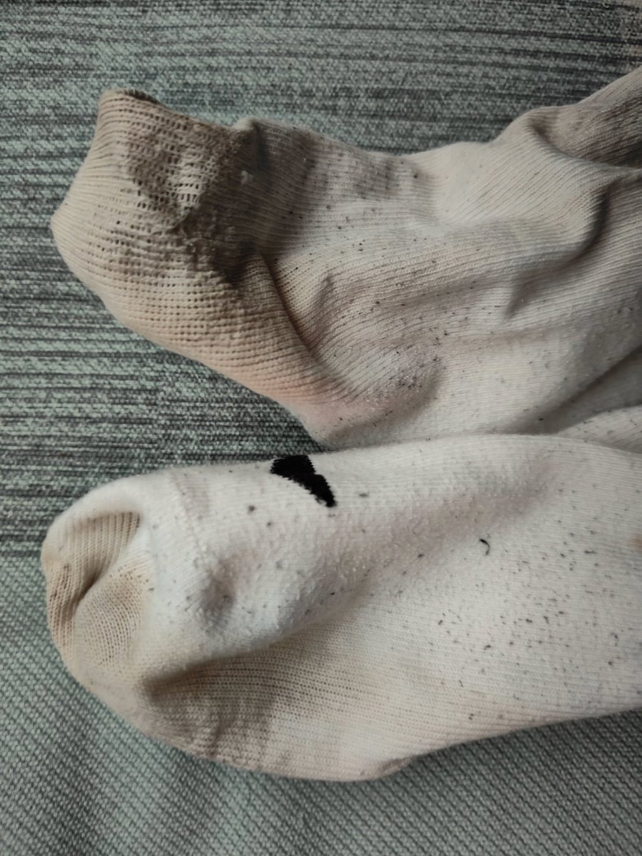 e_suo7408's tweet photo. 看见祖宗袜子上的汗渍和脚泥了吗，这对于母猪来说是珍馐了吧，恋臭的母猪母畜们还不爬过来吸臭味，用舌头清理脏袜。估计对于你这样的恋臭傻逼，刚闻到臭味就忍不住翻白眼抠逼了。#恋足 #恋臭 #母畜 #自毁 #母猪 https://t.co/YZvzw2WNg1