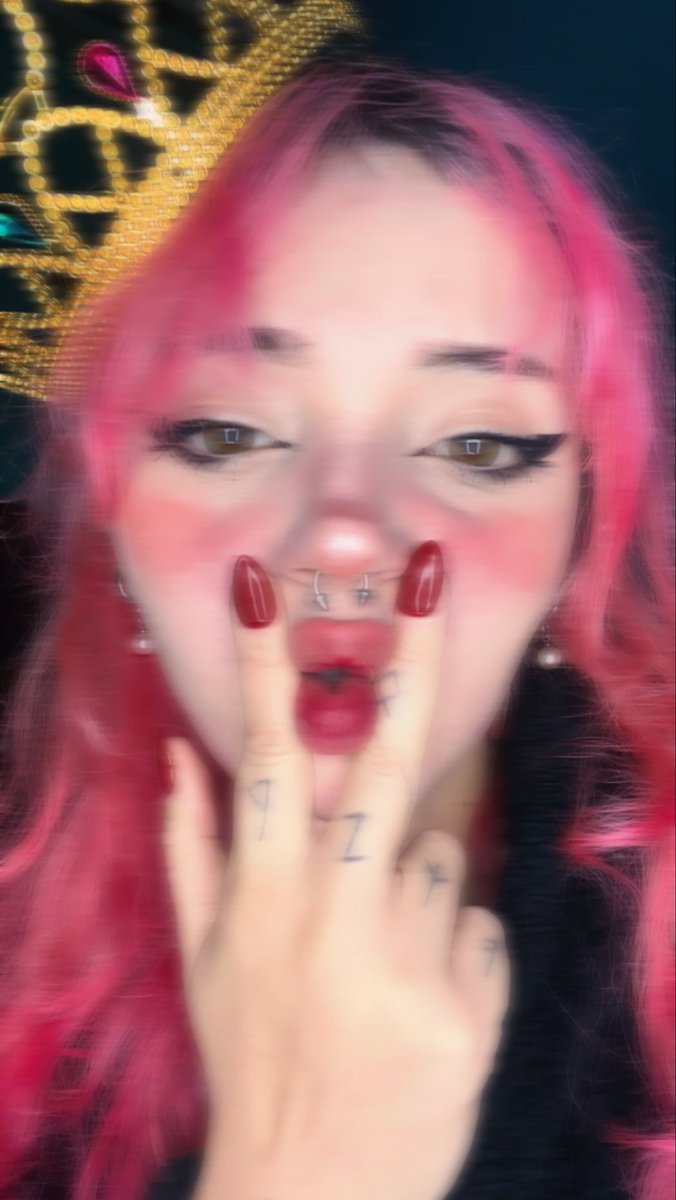 moonsucubo's tweet photo. A little toxic, a little iconic. https://t.co/SWTBRBD1vb