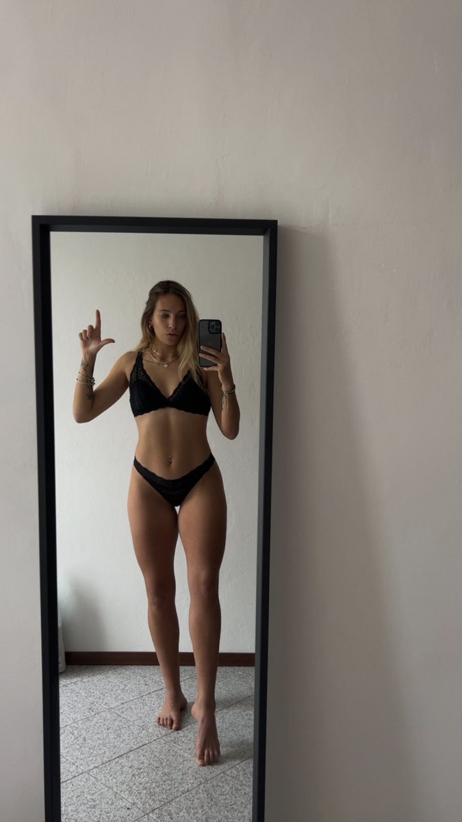 Italian Goddess tweet media