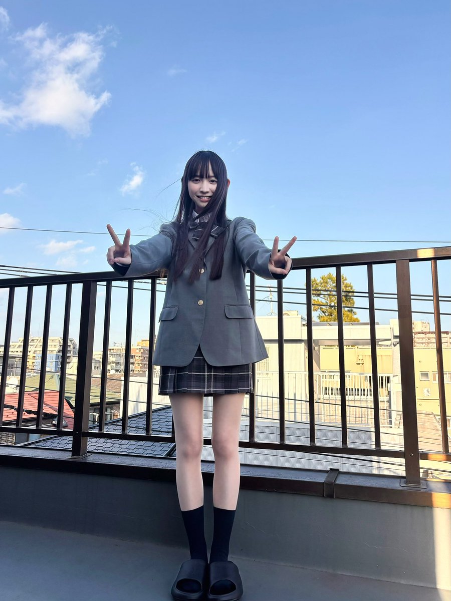 saaya_minase_'s tweet photo. 制服まだいける？ https://t.co/Y8PQjIkupn