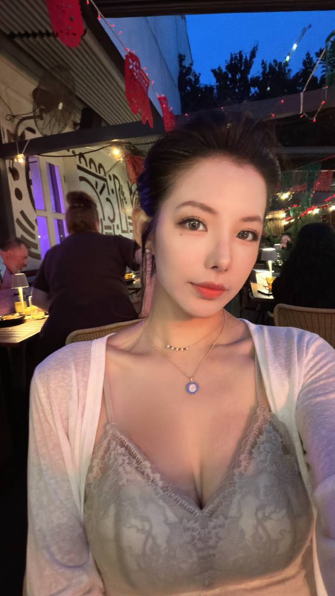 WEEX | Gigi tweet media