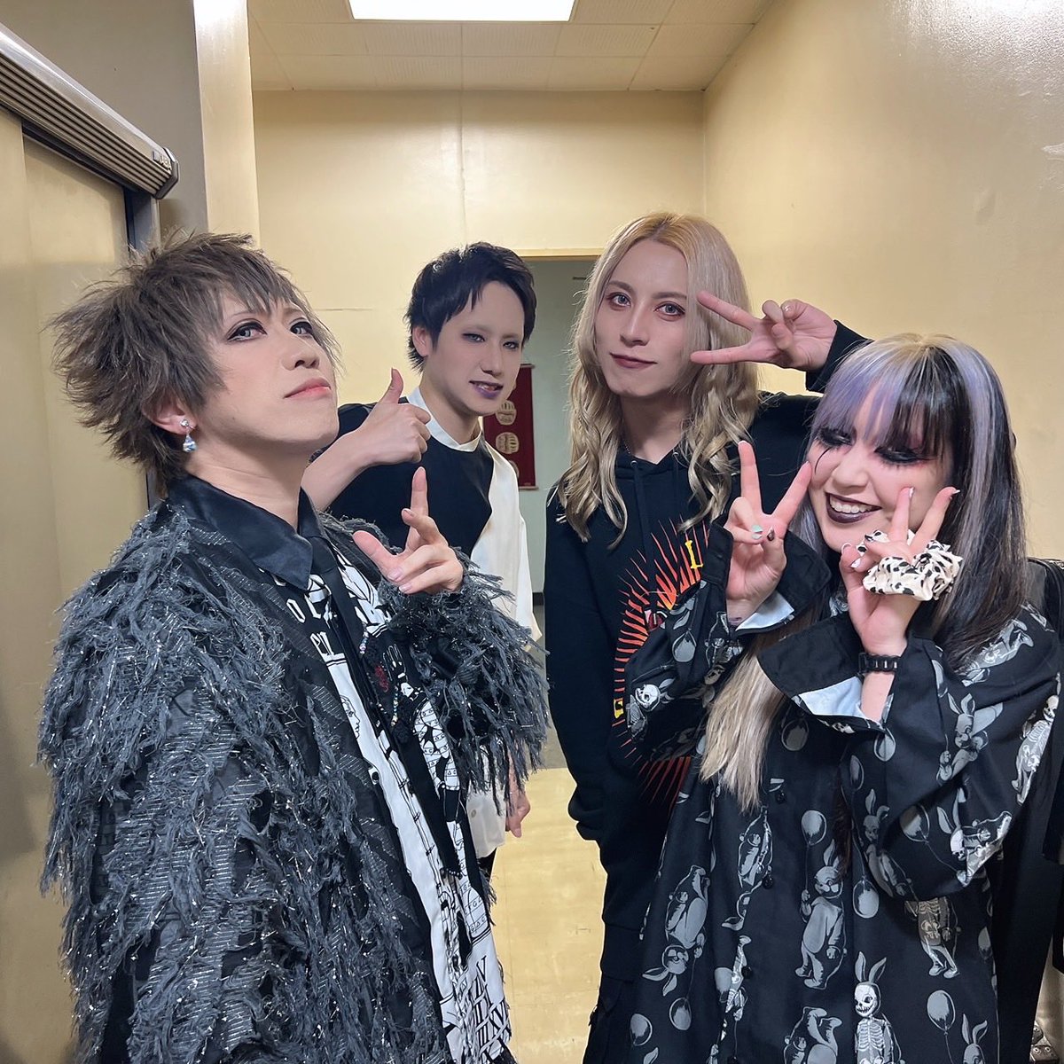 lefleft_dr's tweet photo. 一昨日は、NAOMICHIさん、メグルメガネでドラムとAQUALEAFのマニピ
昨日は鳴神ANIVERSワンマンでした‼️
２日間ありがとうございました‼️
そして久遠さん誕生日おめでとうございます‼️🎂🎉✨ https://t.co/xWzZnOrX7d