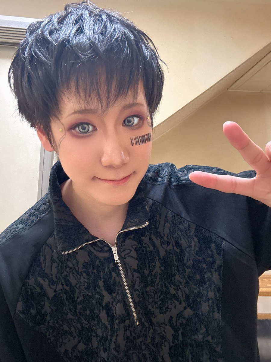lefleft_dr's tweet photo. 一昨日は、NAOMICHIさん、メグルメガネでドラムとAQUALEAFのマニピ
昨日は鳴神ANIVERSワンマンでした‼️
２日間ありがとうございました‼️
そして久遠さん誕生日おめでとうございます‼️🎂🎉✨ https://t.co/xWzZnOrX7d