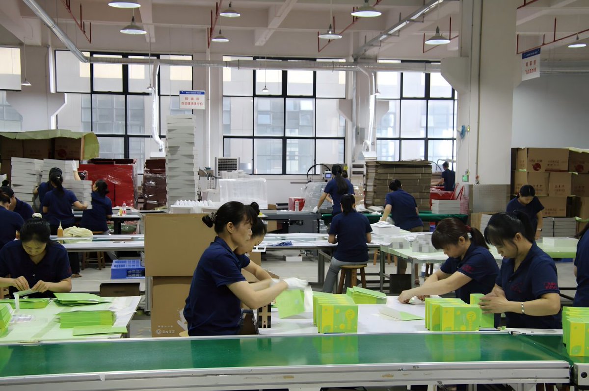 SurePacks's tweet photo. Factory-direct packaging = better quality, better prices. 🏭 Streamline your supply chain with SurePacks. 
🌐 Website: https://t.co/ydr7j1x0Za  
📧 Email: info@surepacks.com
📞 WhatsApp/Tel: +86 13560357315
#SupplyChain #B2B #SurePacks #FactoryDirect #B2BPackaging  #Giftbox https://t.co/btBFyHHSkB