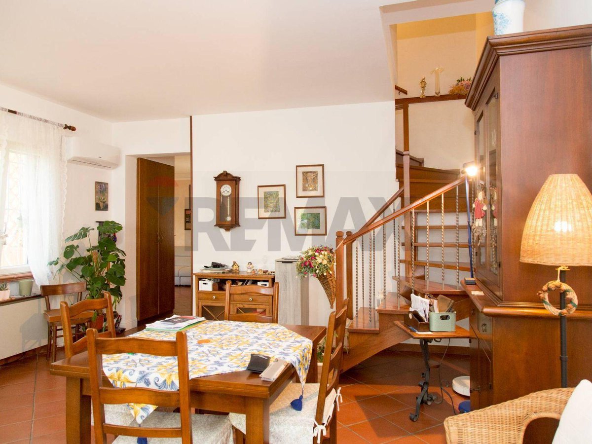 RemaxArts's tweet photo. 🏡 Spazio, comfort e indipendenza nel cuore di Lavinio!
Una splendida villa bifamiliare con giardino, ambienti ampi e rifiniture di qualità, perfetta per la tua famiglia. ☀️🌿
Vicina a stazione, scuole e servizi. Una casa da vivere e amare ogni giorno. ✨ https://t.co/hCBssB1VmW https://t.co/2AsgfGhkNM
