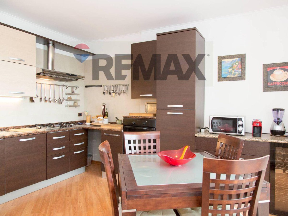 RemaxArts's tweet photo. 🏡 Vista, comfort e posizione perfetta ad Anzio! ✨
Splendido trilocale ristrutturato pari al nuovo, con terrazzo, balconi, posto auto e cantina. Ultimo piano con ascensore, luminosissimo e vicino a mare, stazione e servizi. 🌊☀️
Una casa pronta da vivere https://t.co/8MeMlOp9Mt https://t.co/atPFYscxpW