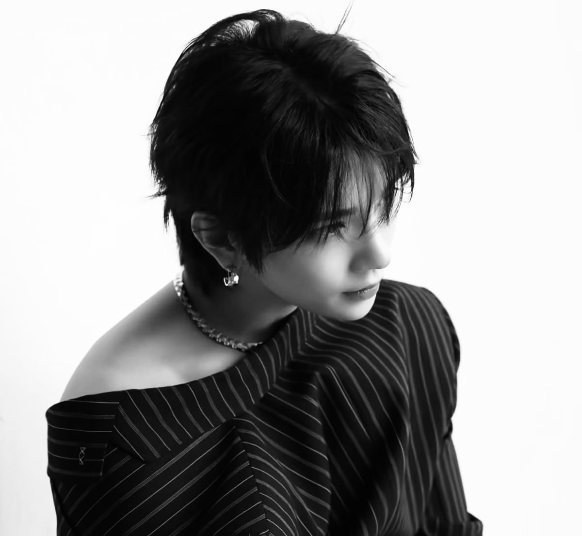 elle tweet media