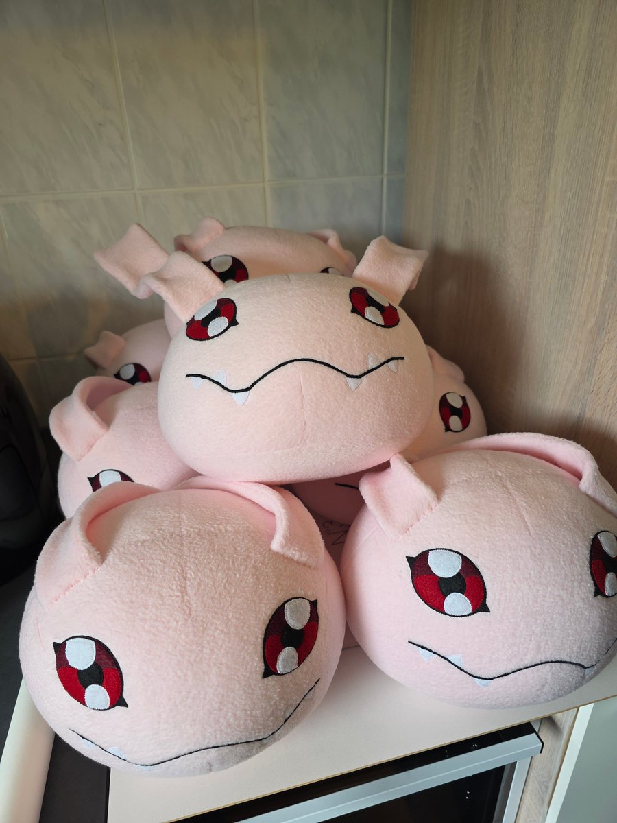 Van // Chi Plush @ DoK0mi 4Q36 tweet media