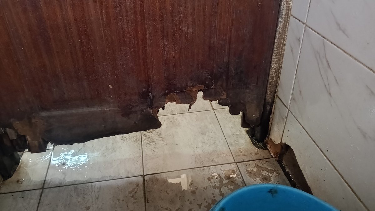 GeoffreyMonga13's tweet photo. Jkia taxi toilets. Who bewitched us for surely???? https://t.co/Ydtl5t5jFF