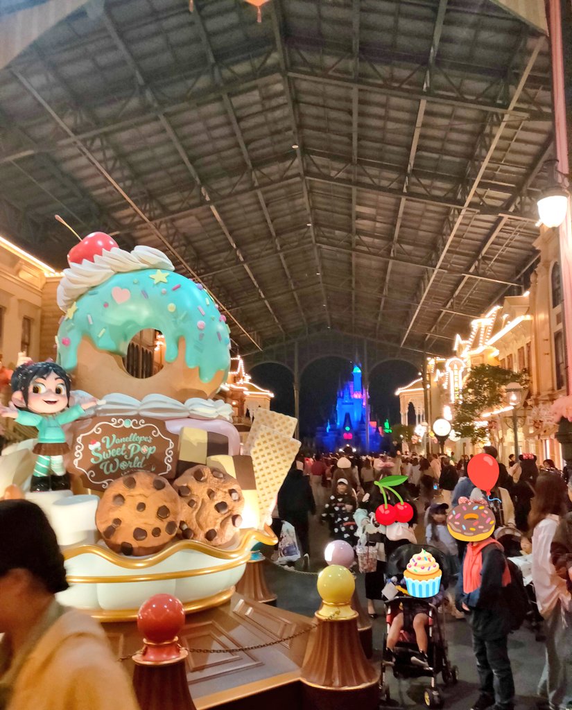 anokobokuga's tweet photo. お久しぶりにDisneyland🏰💓
たっぷり堪能
パレードじっくり観て泣く😭
光るシュシュ、夜は特に大活躍◎
5/23にイクスピアリで買えたけど、先行発売だった🙄🎈❓ https://t.co/Niul8O8QNy