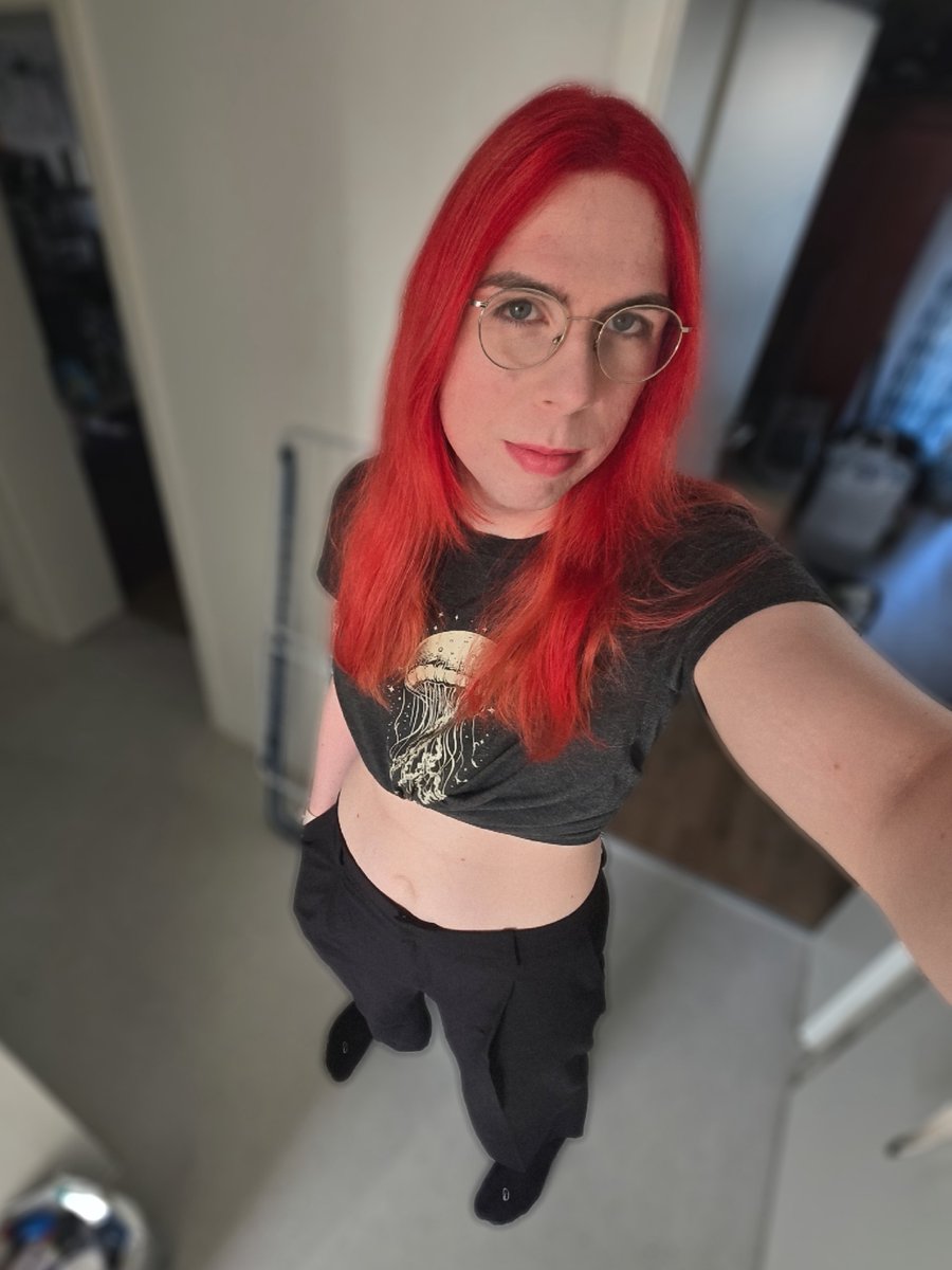 cherrydotpop's tweet photo. omw to berlin if you guys need anything 

oh also new hair !! blonde era is paused throwback to streamer era red lol https://t.co/e9AxxYIY0T
