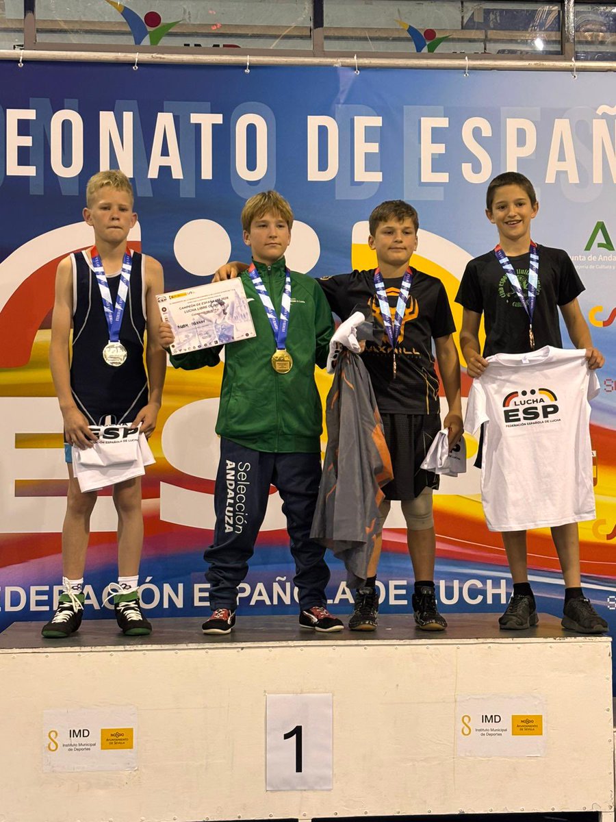 CMTVendrell's tweet photo. El nostre alumne de 1r d'ESO Darío Torres ha aconseguit la medalla de bronze al Campionat d'Espanya de Lluita Olímpica celebrat a Sevilla el passat cap de setmana. Enhorabona, crack 🥉 #FundaciónEducativaCMT #EscolesBaixPenedès #ElVendrell #EducantelCORdelacomarca https://t.co/qDiu6sMBIR