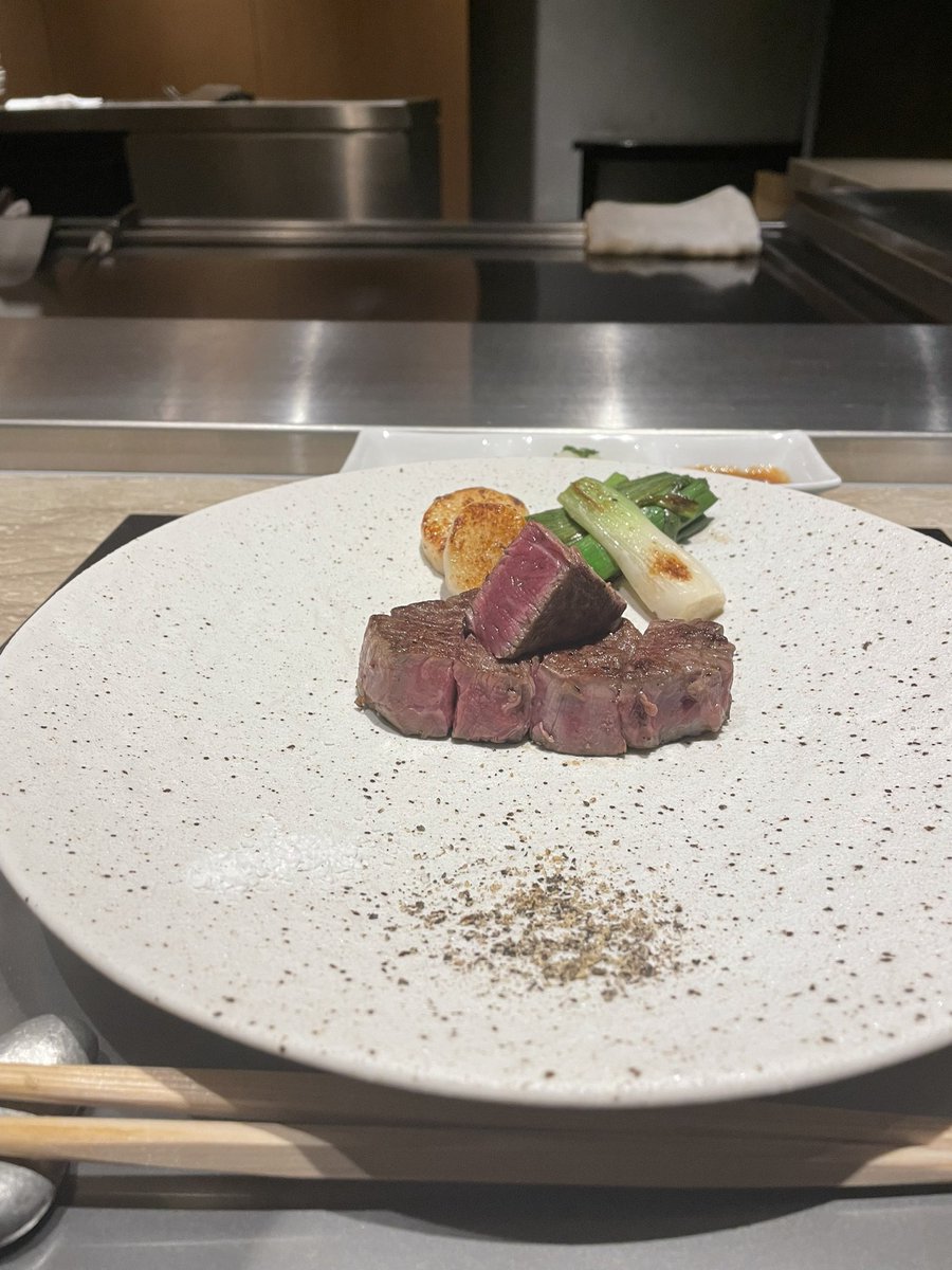 keyvoice2025's tweet photo. 今日のランチは長年利用しいるホテルでひとり鉄板焼き🍽

#肉 #東京 #ステーキ #ひとり #魚 https://t.co/IhRWuOky7B
