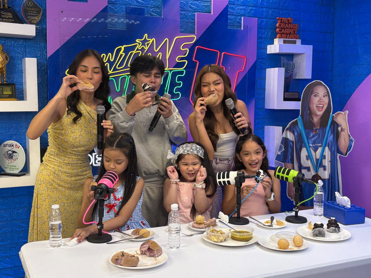 itsShowtimeNa's tweet photo. πMukbang time sa #TryItBulilit sa #ShowtimeOnlineU with Imogen, Kelsey and Kulot! #ShowtimeNakaNaka
Follow Kontakt Philippines sa Facebook at Instagram para sa mga RODE Microphones products! #RODEOnSet #RODEExperience #ItsShowtimeWithRODE https://t.co/LRPgTl7VYr