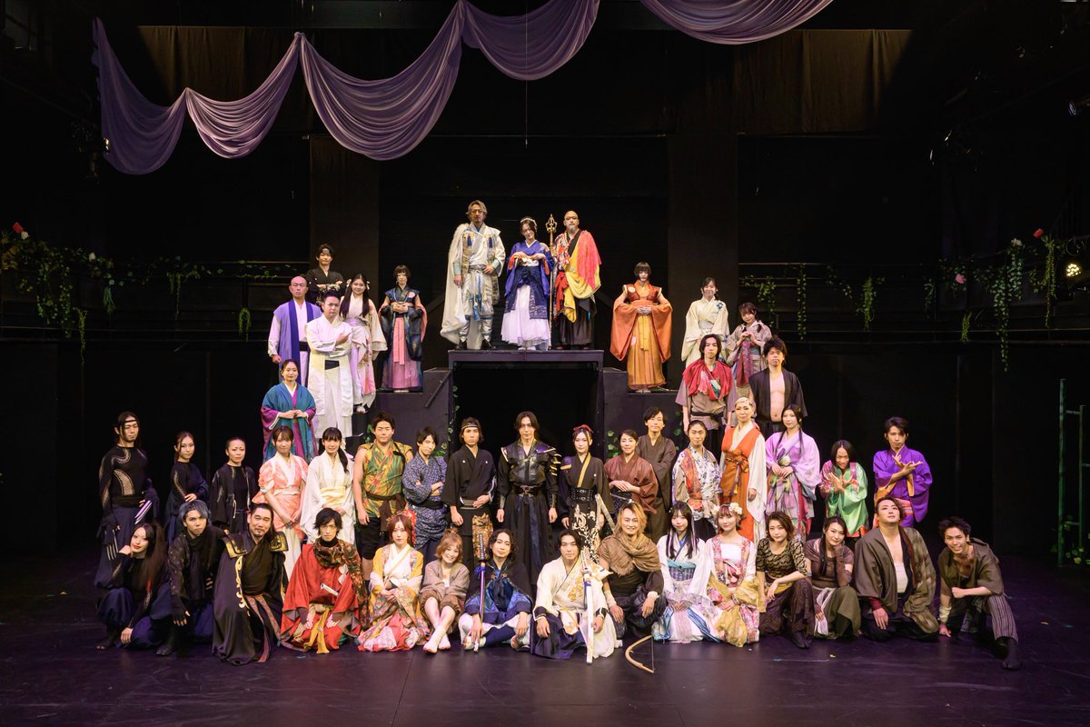 matyu_virtu's tweet photo. #最果ての花

無事全公演終了しました！！！
全公演満席で本当に嬉しかったです！！

座組の皆様、本当に仲良くしてくれてありがとうございました！
スタッフの皆様、本当にありがとうございました！
偉伝或さんの作品に携わる事ができて本当に光栄でした。

そしてご来場頂いた皆様、誠にありがとうございました！

各々方進む場所は違えど
またどこかで出会える日の為に俺も頑張ります。
ありがとうございました！