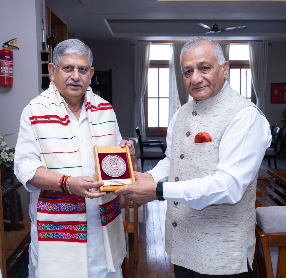LalanSingh_1's tweet photo. आज आइजोल स्थित लोक भवन में माननीय राज्यपाल जनरल (डॉ.) विजय कुमार सिंह जी, PVSM, AVSM, YSM (सेवानिवृत्त) से शिष्टाचार भेंट कर मिजोरम में मत्स्य पालन, पशुपालन एवं डेयरी क्षेत्र के व्यापक विकास को लेकर विस्तार से चर्चा की।

इस दौरान केंद्र सरकार की विभिन्न जनकल्याणकारी योजनाओं के माध्यम से मत्स्य उत्पादन बढ़ाने, एक्वाकल्चर को आधुनिक तकनीकों से सशक्त बनाने, पशु चिकित्सा एवं पशुधन सेवाओं को मजबूत करने तथा डेयरी क्षेत्र में आत्मनिर्भरता एवं रोजगार के नए अवसर सृजित करने पर सार्थक विचार-विमर्श हुआ।

पूर्वोत्तर भारत, विशेषकर मिजोरम, प्राकृतिक संसाधनों और अपार संभावनाओं से समृद्ध है। 

आदरणीय प्रधानमंत्री श्री नरेंद्र मोदी जी के नेतृत्व में हमारी सरकार इस क्षेत्र के किसानों, पशुपालकों और मत्स्य पालकों की आय बढ़ाने तथा ग्रामीण अर्थव्यवस्था को सशक्त बनाने हेतु निरंतर प्रतिबद्ध है।

#NorthEastStates #Mizoram #Fisheriessector