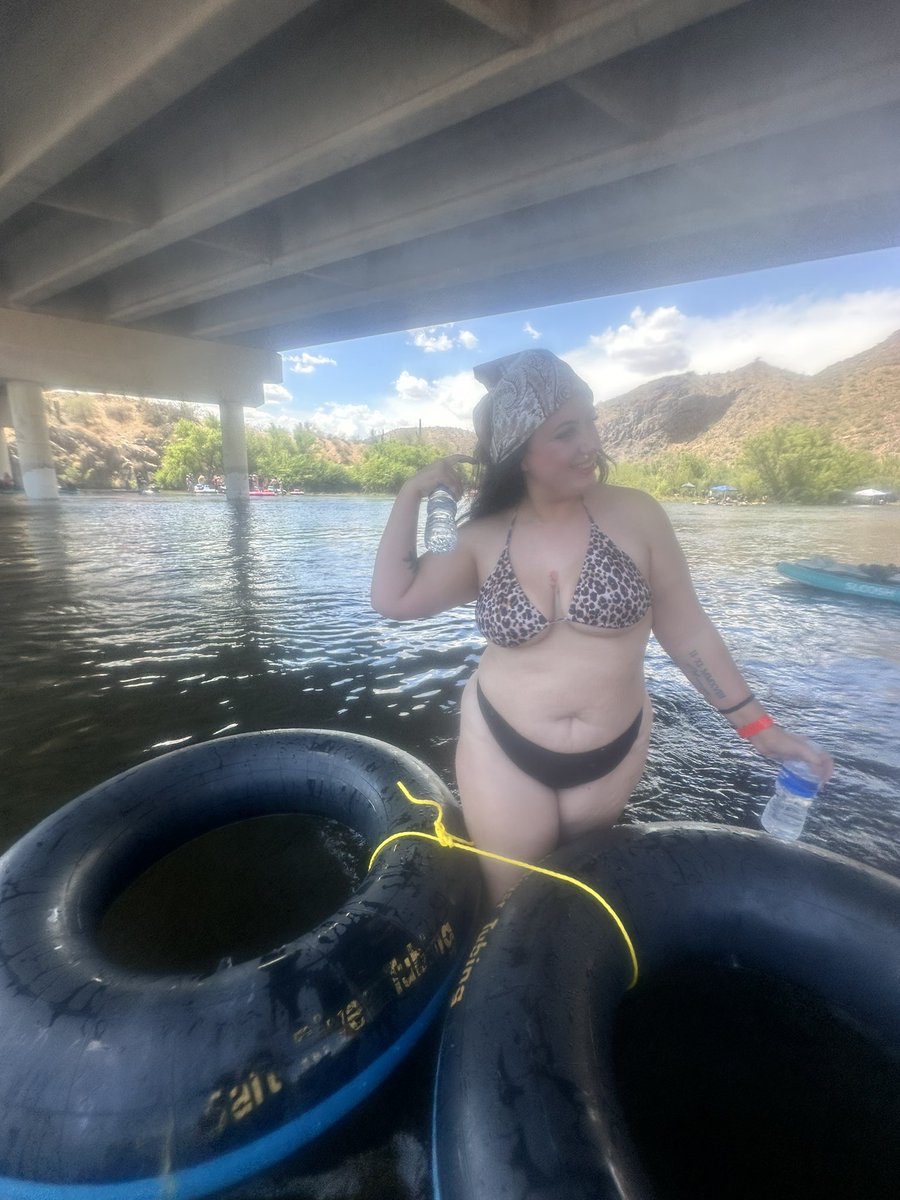sbfxoo's tweet photo. Love lake dayssss 🧡 https://t.co/J8lRmvy35c