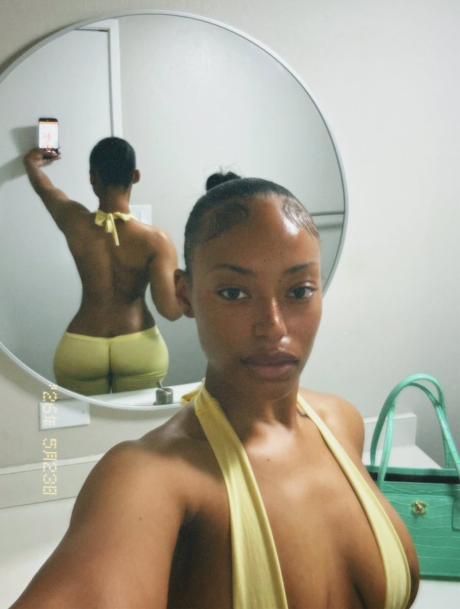 iammanuelmeche's tweet photo. never seen a sexy back hers🥹 https://t.co/razoNPEyZd