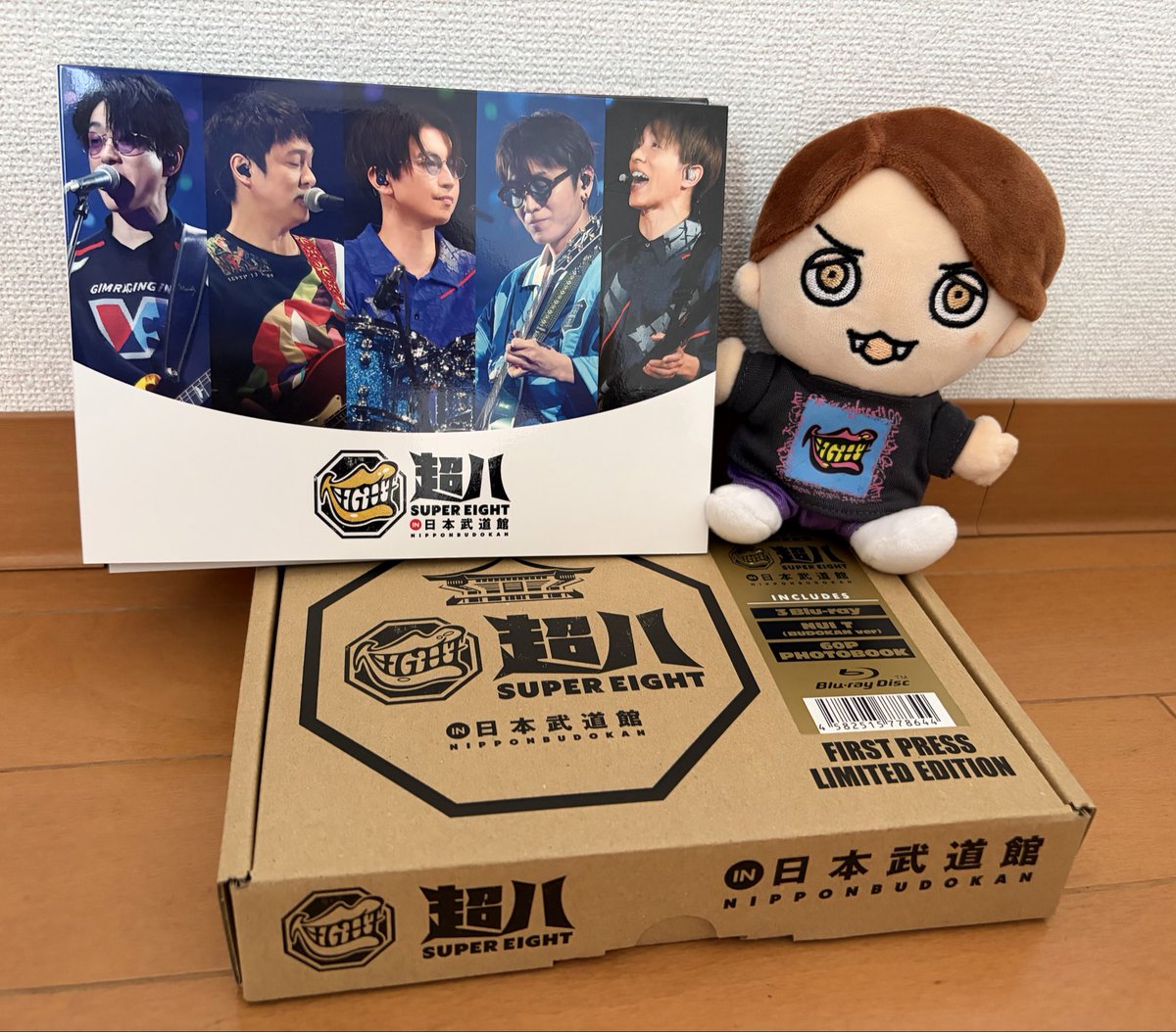 akisma3's tweet photo. フラゲ完了😊
特典のぬいのお洋服さっそく着せてみました💜
 #超八in日本武道�� https://t.co/U9mUYeTw67