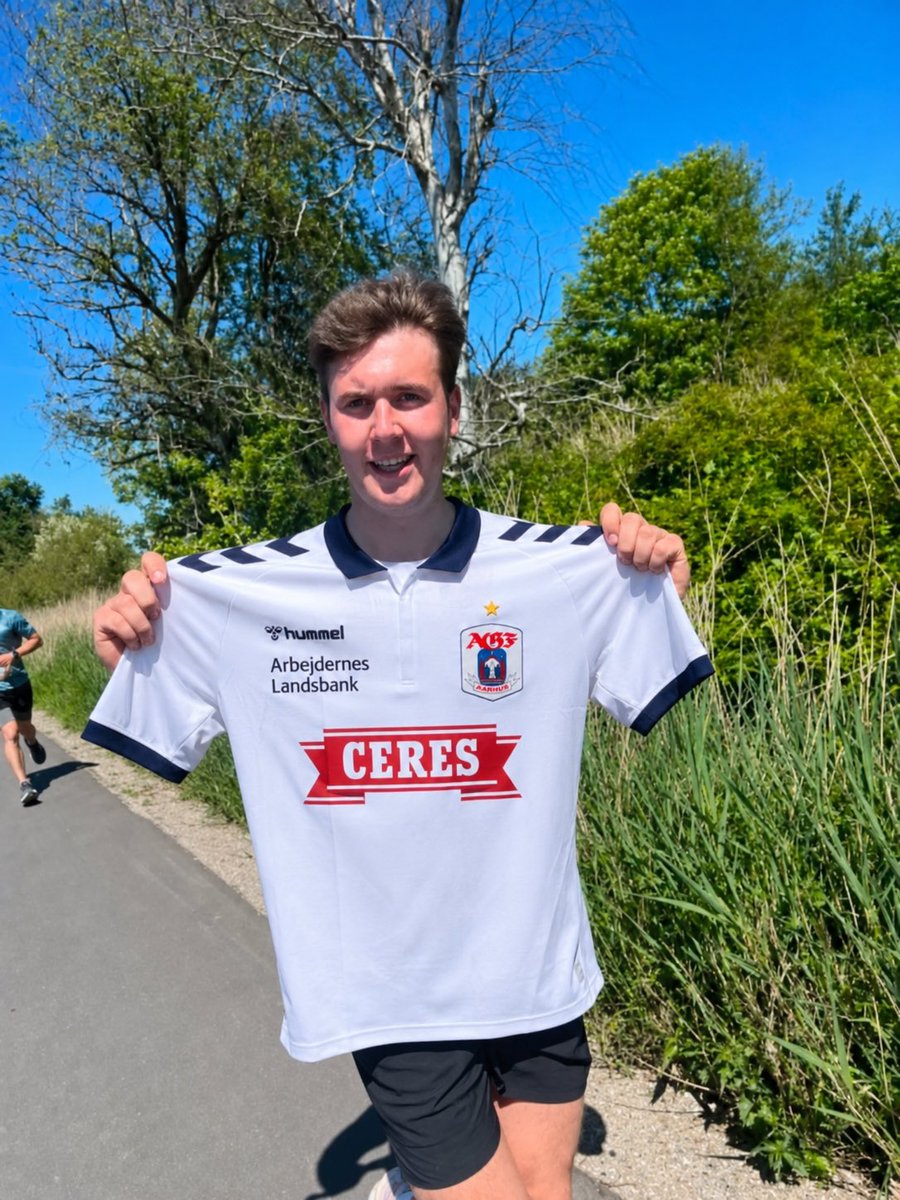 Mathias04826151's tweet photo. Ligner at hans far, har givet ham lidt positiv indflydelse #ultratwitteragf https://t.co/hwxZILO1YV