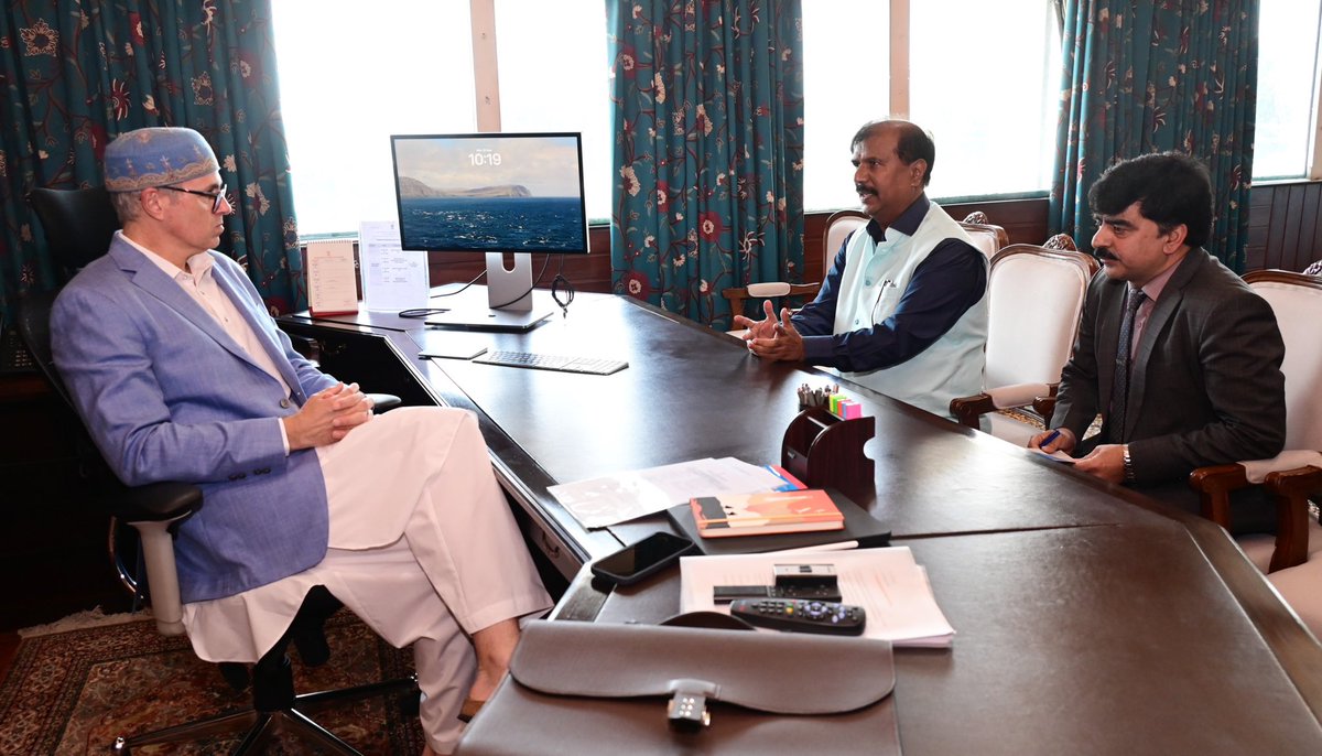 RisingKashmir's tweet photo. #inpic | Prof. A. Ravinder Nath, Vice Chancellor, Central University of Kashmir, called on Chief Minister @OmarAbdullah and briefed him about the institution’s academic progress, research initiatives and future roadmap.

The Chief Minister emphasised the importance of quality education and innovation in shaping the future of Jammu & Kashmir.

@CM_JnK  @JKNC_
