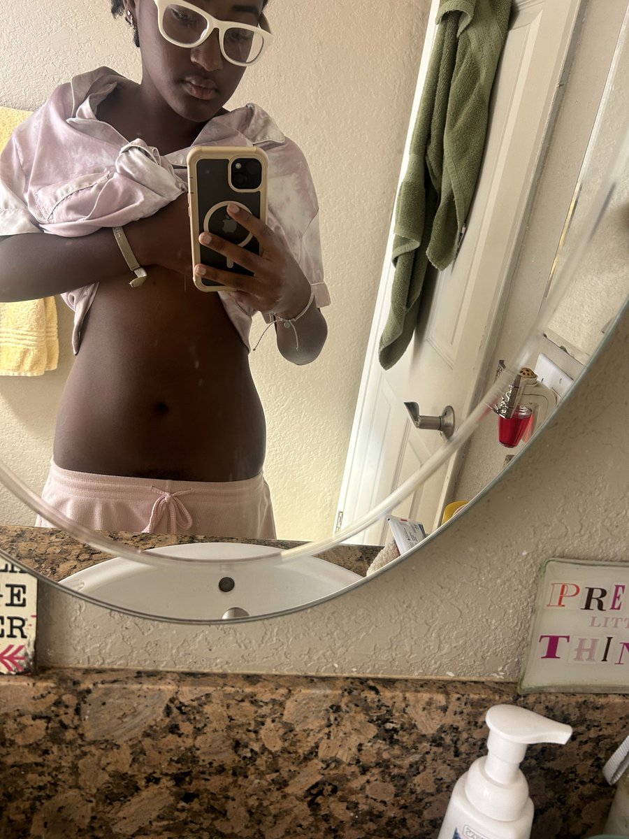 flwerdrae's tweet photo. how do i get rid of fat hips and hip dips?
#edtwt #fat #bed #ana https://t.co/XjZWMWAxit
