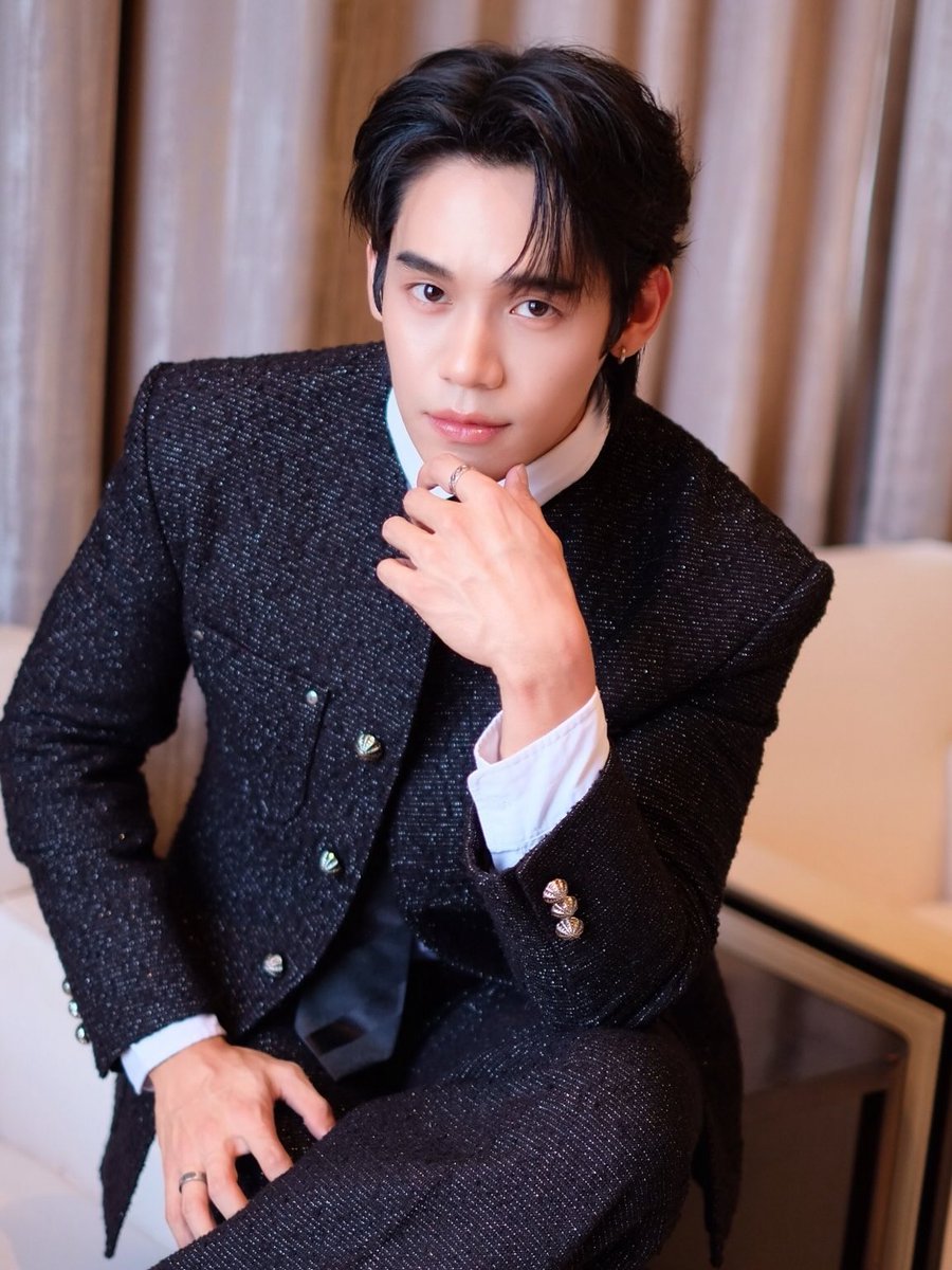 Legendngernnn's tweet photo. 🗓️26.05.26   
IG [ nongya_makeup ]

สูทหล่อ🖤

@legendngern Legendngern  
#ngernnn #ทีมเงิน 🩶 https://t.co/yjNWEXrJam
