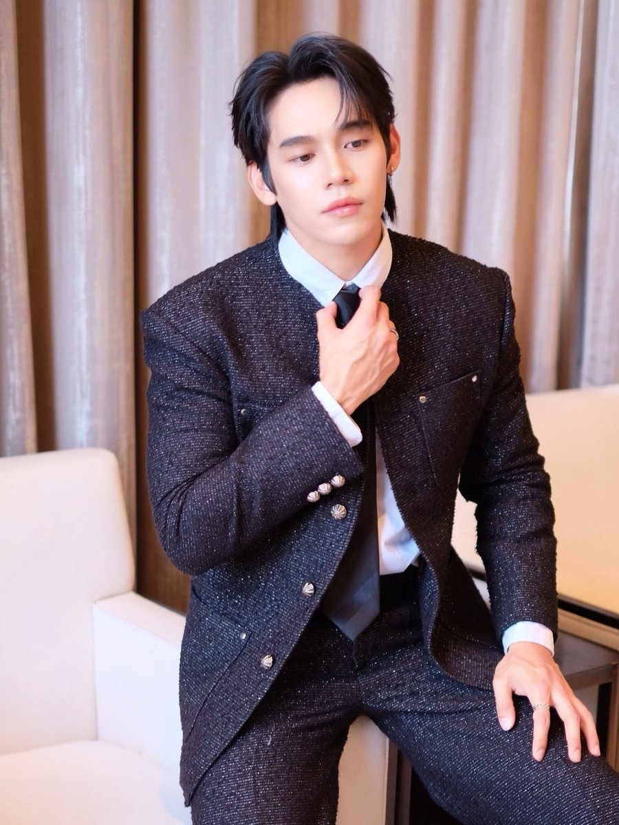 Legendngernnn's tweet photo. 🗓️26.05.26   
IG [ nongya_makeup ]

สูทหล่อ🖤

@legendngern Legendngern  
#ngernnn #ทีมเงิน 🩶 https://t.co/yjNWEXrJam