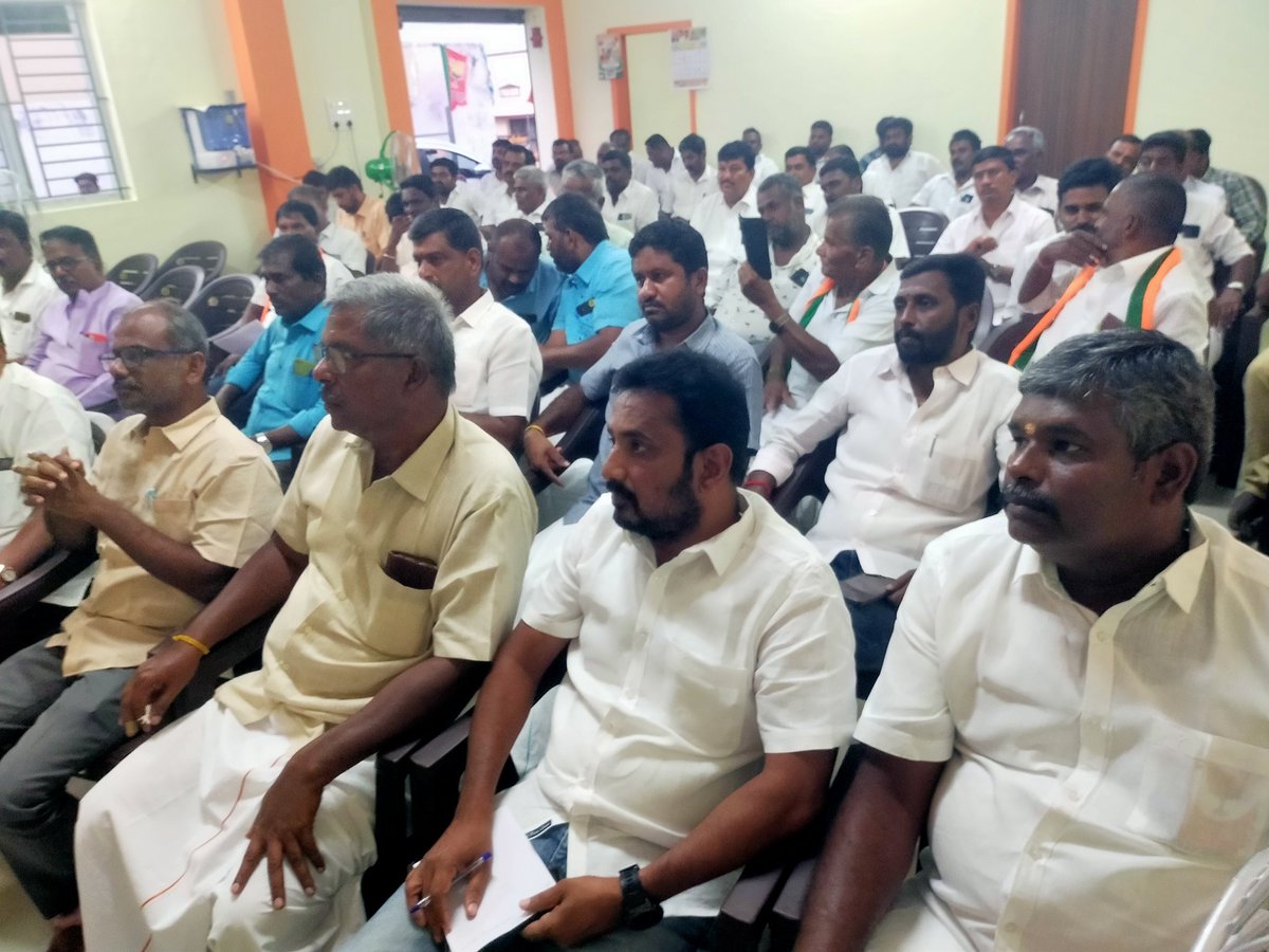 pollachiparthi's tweet photo. நேற்று தாராபுரத்தில் நடைபெற்ற திருப்பூர் தெற்கு மாவட்ட நிர்வாகிகள் கூட்டம். இந்நிகழ்ச்சிக்கு மாவட்டத் தலைவர் @bjpmpriya  தலைமையில் மாநில பொதுச் செயலாளர் பேராசிரியர் திரு ஸ்ரீனிவாசன் ஜி  ஓபிசி அணியின் மாநில தலைவர் திரு வீரத்திருநாவுக்கரசு ஜி கலந்து கொண்டு சிறப்புரையாற்றினார்கள். https://t.co/A4c565EMTt