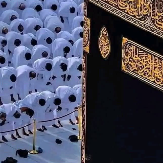 muaz40601's tweet photo. قُلۡ هُوَ اللّٰهُ اَحَدٌ‌ۚ 
'"کہو کہ وہ (ذات پاک جس کا نام) الله (ہے) ایک ہے ۔"🖤

تمام اہل اسلام کو حج مبارک ہو 

لَبَّيْكَ اللَّهُمَّ لَبَّيْكَ، لَبَّيْكَ لاَ شَرِيكَ لَكَ لَبَّيْكَ، إِنَّ الْحَمْدَ، وَالنِّعْمَةَ، لَكَ وَالْمُلْكَ، لاَ شَرِيكَ لَک https://t.co/6t6Zl71gVm