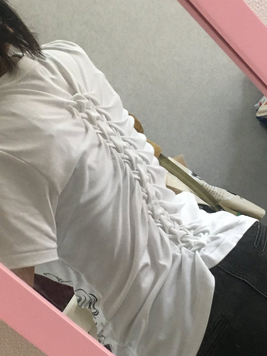 bigheadloli's tweet photo. 유니클로 기본티 사다가
리폼해봤어요..
헤헤..기모찌 https://t.co/Fp8PjIAFfQ